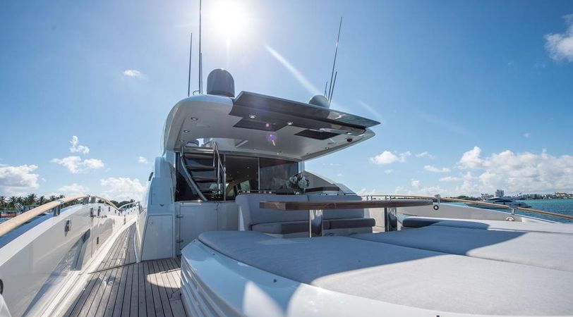 Lazzara 92 | New Life