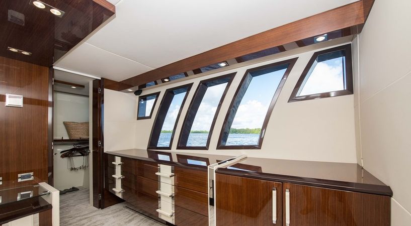 Lazzara 92 | New Life