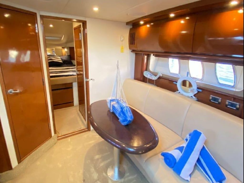 Sea Ray 410 Express | White Dreams