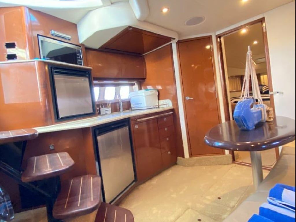Sea Ray 410 Express | White Dreams