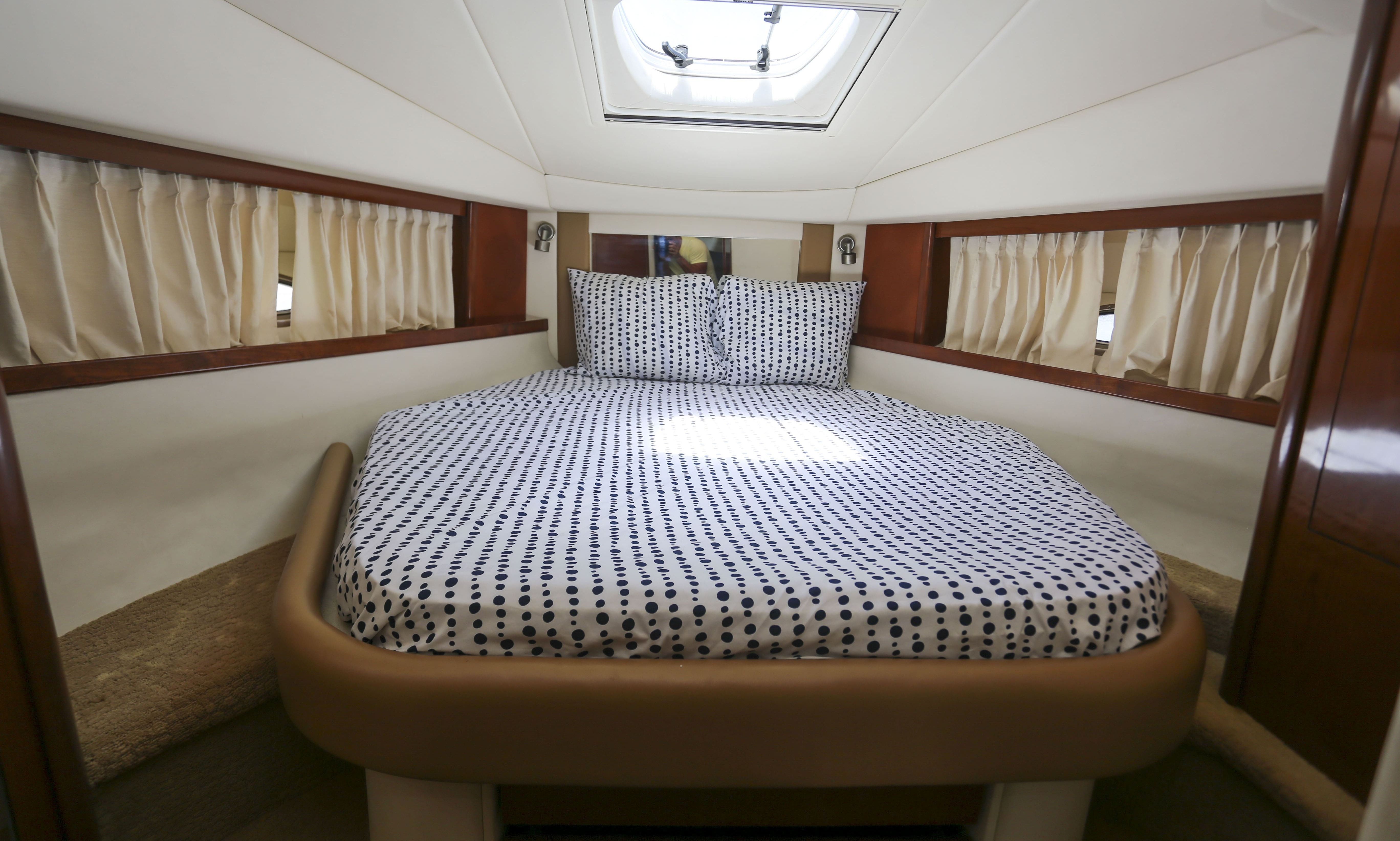 Sea Ray 410 Express | White Dreams