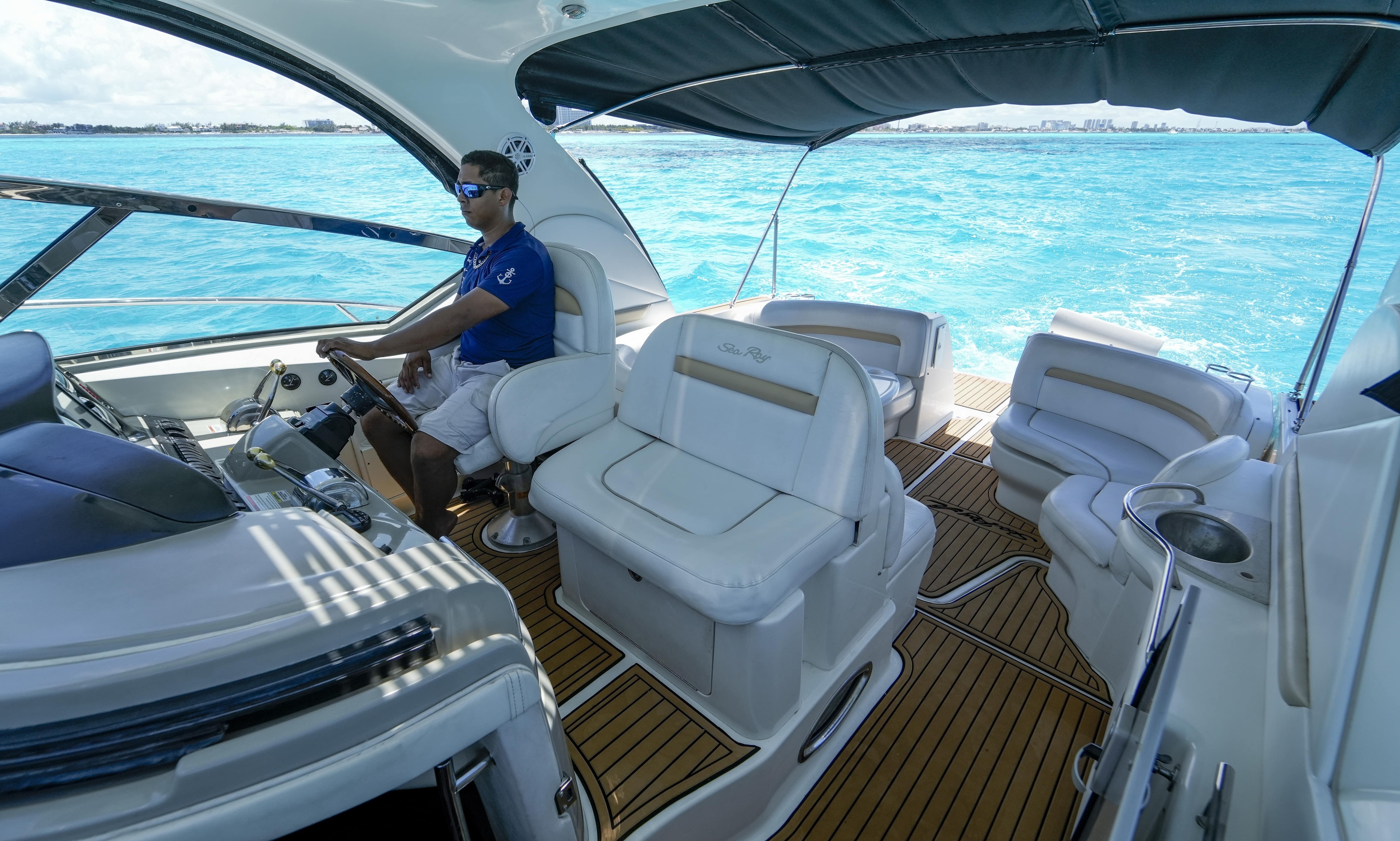 Sea Ray 410 Express | White Dreams