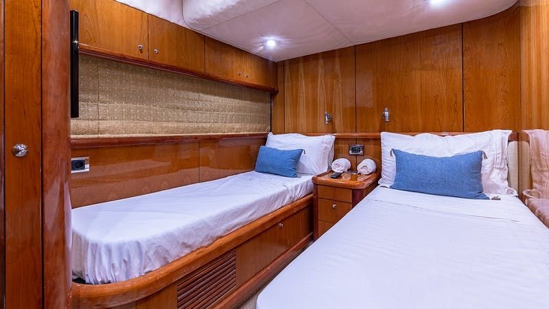 Sunseeker Manhattan 82 | J&J