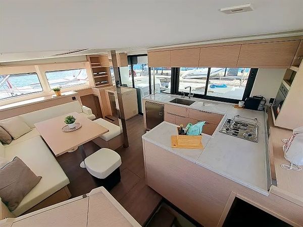 Lagoon 46 | Silver Elli