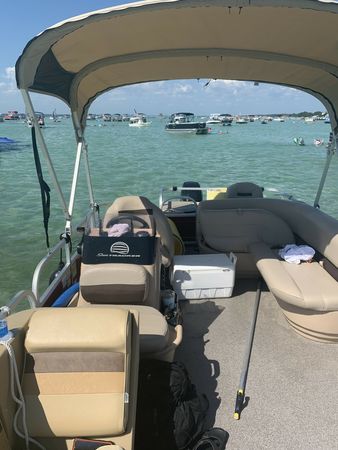 Sun Tracker 18 | Nirvana