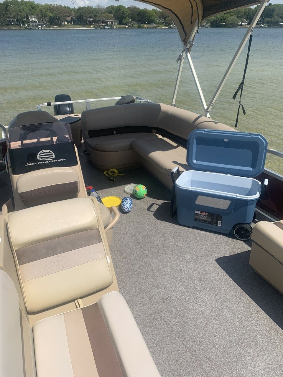 Sun Tracker 18 | Nirvana