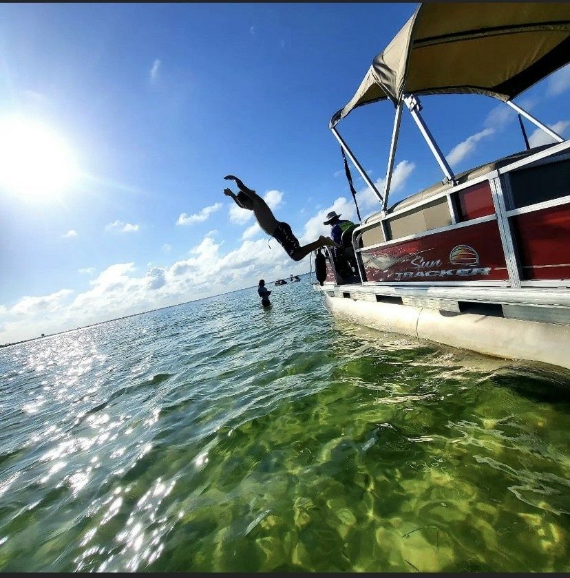 Sun Tracker 18 | Nirvana