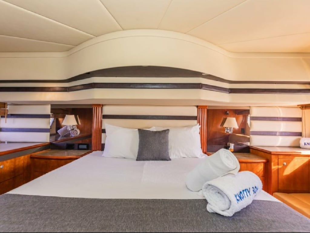 Cruiser Yachts 55 | Knotty Boy