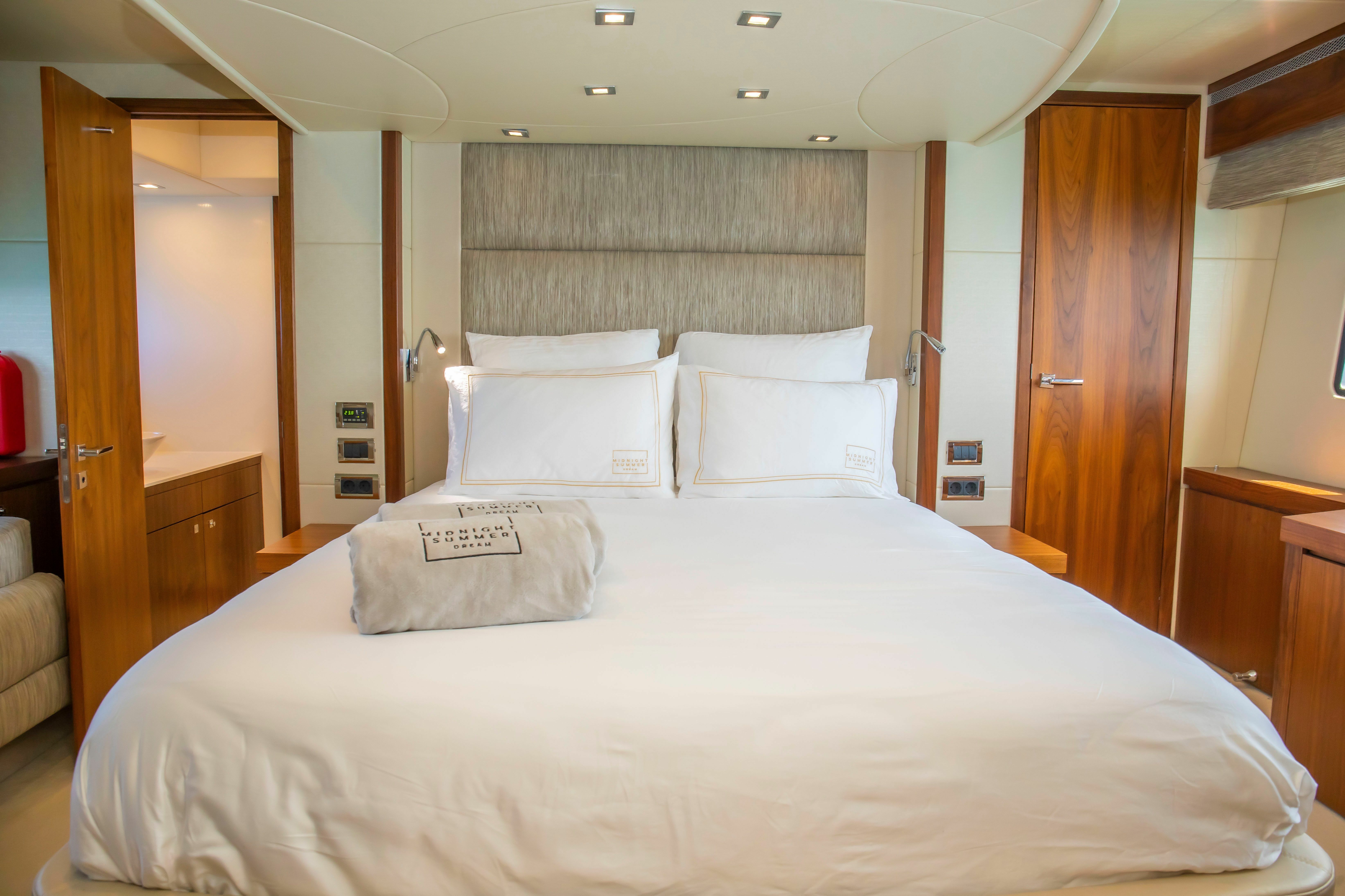 Sunseeker Manhattan 63 | Midnight Summer Dream