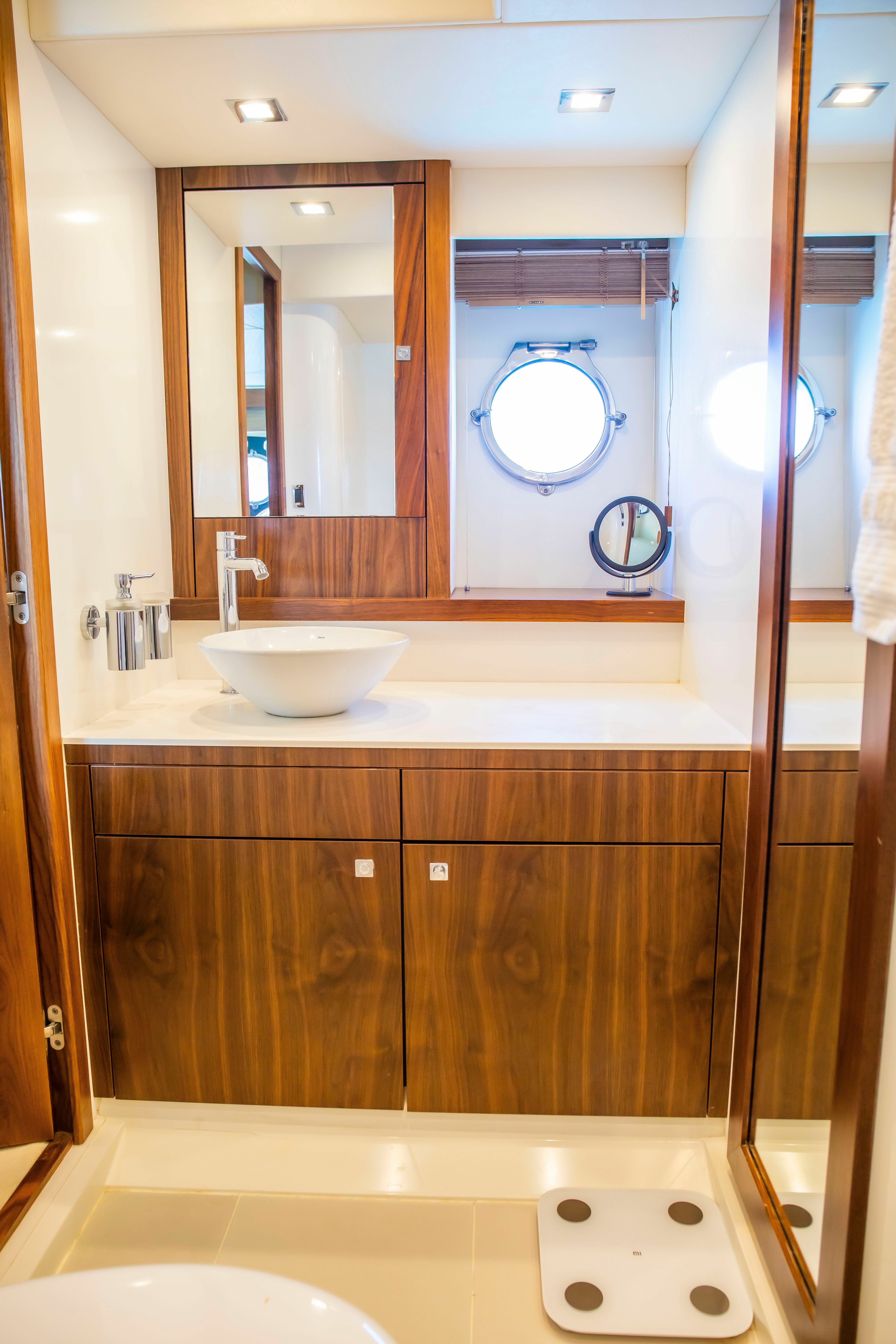 Sunseeker Manhattan 63 | Midnight Summer Dream