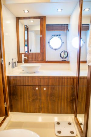 Sunseeker Manhattan 63 | Midnight Summer Dream