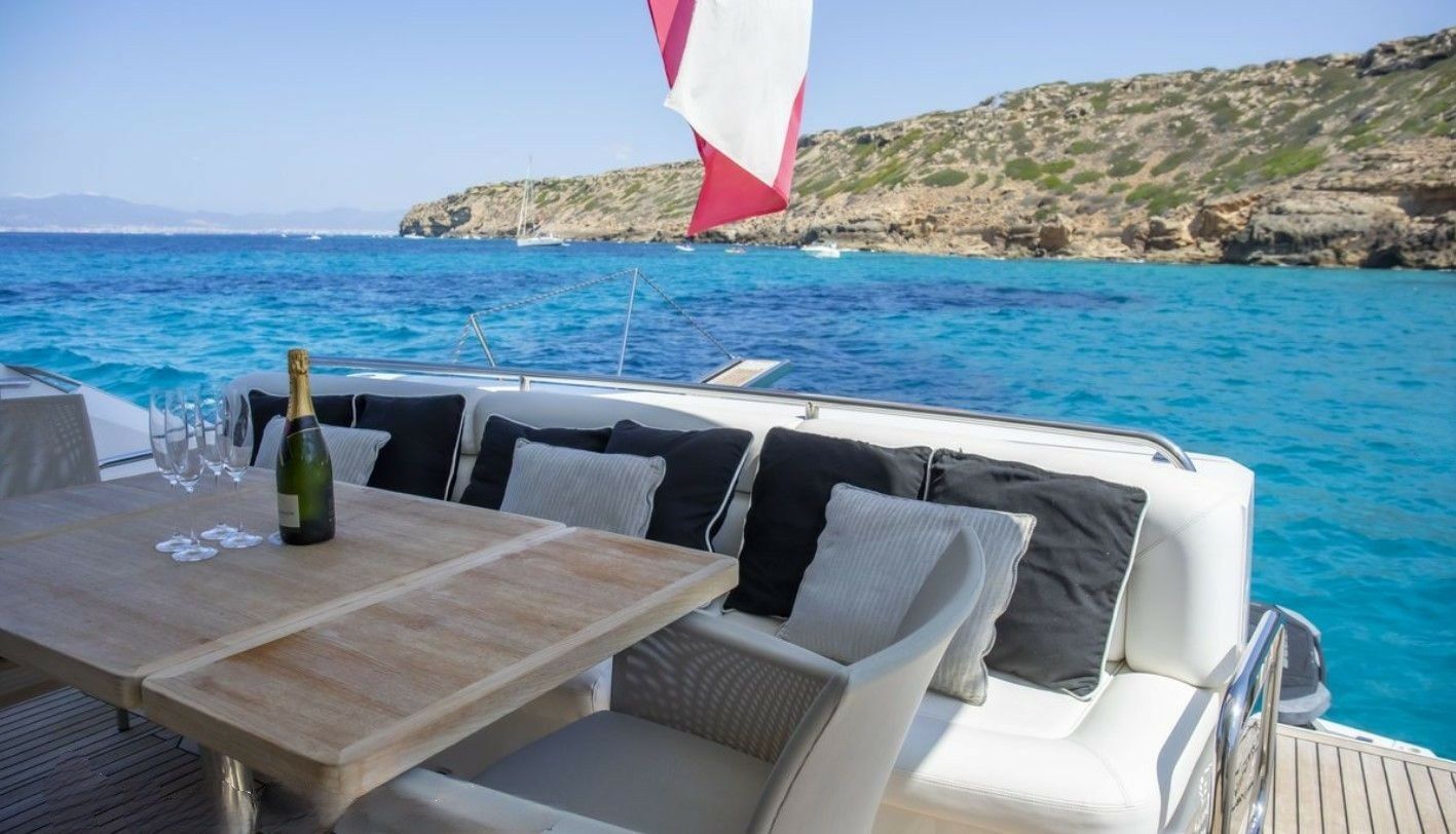 Sunseeker Manhattan 63 | Midnight Summer Dream