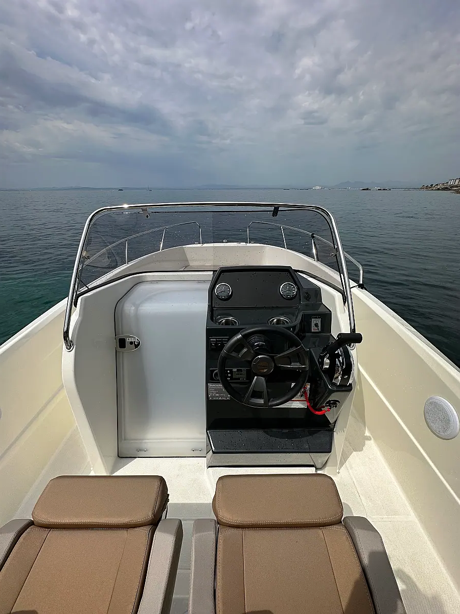 Quicksilver 675 Activ | Firulais