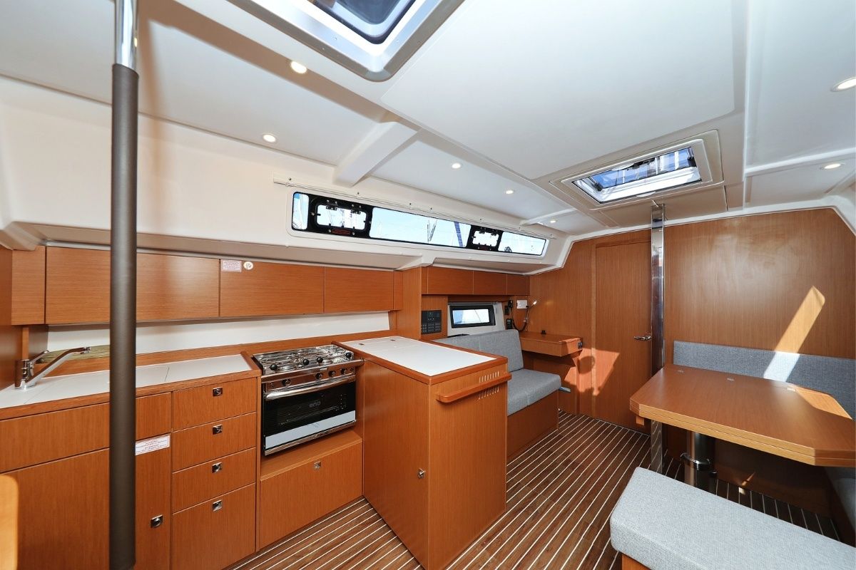 Bavaria C38 | Lea