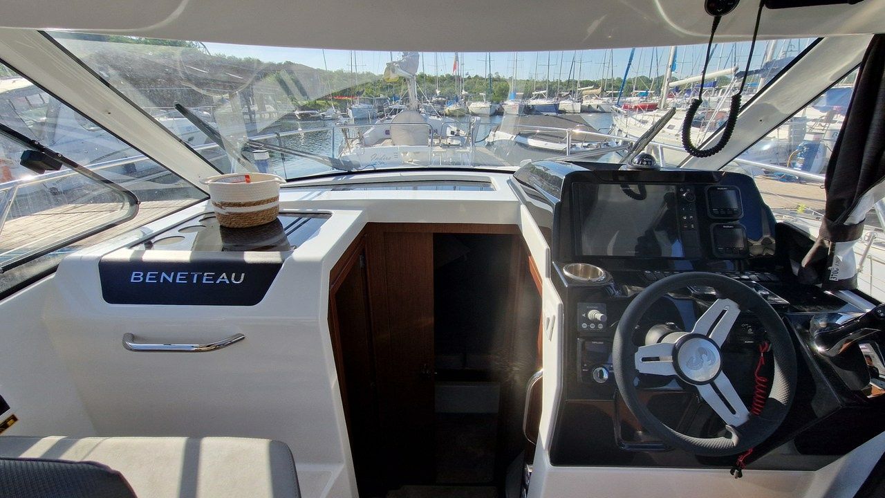 Beneteau Antares 9 | Bella Vista