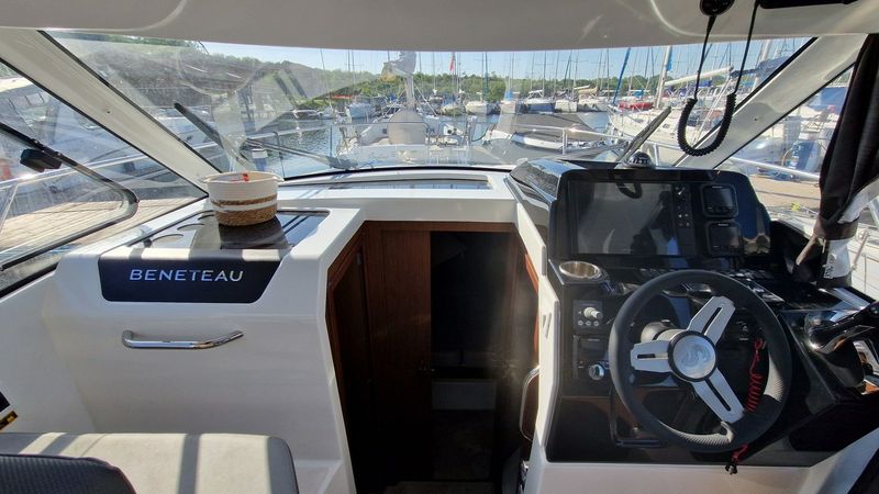 Beneteau Antares 9 | Bella Vista