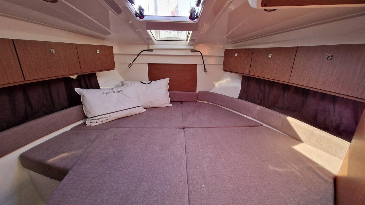 Beneteau Antares 9 | Bella Vista