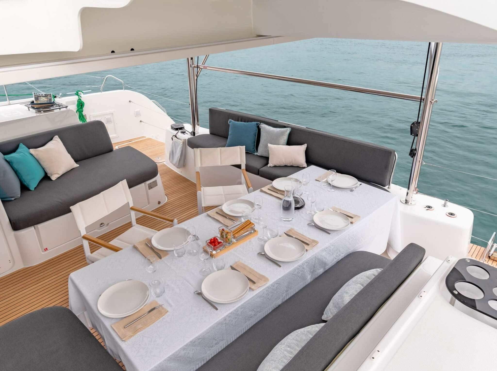 Lagoon 46 | Initials