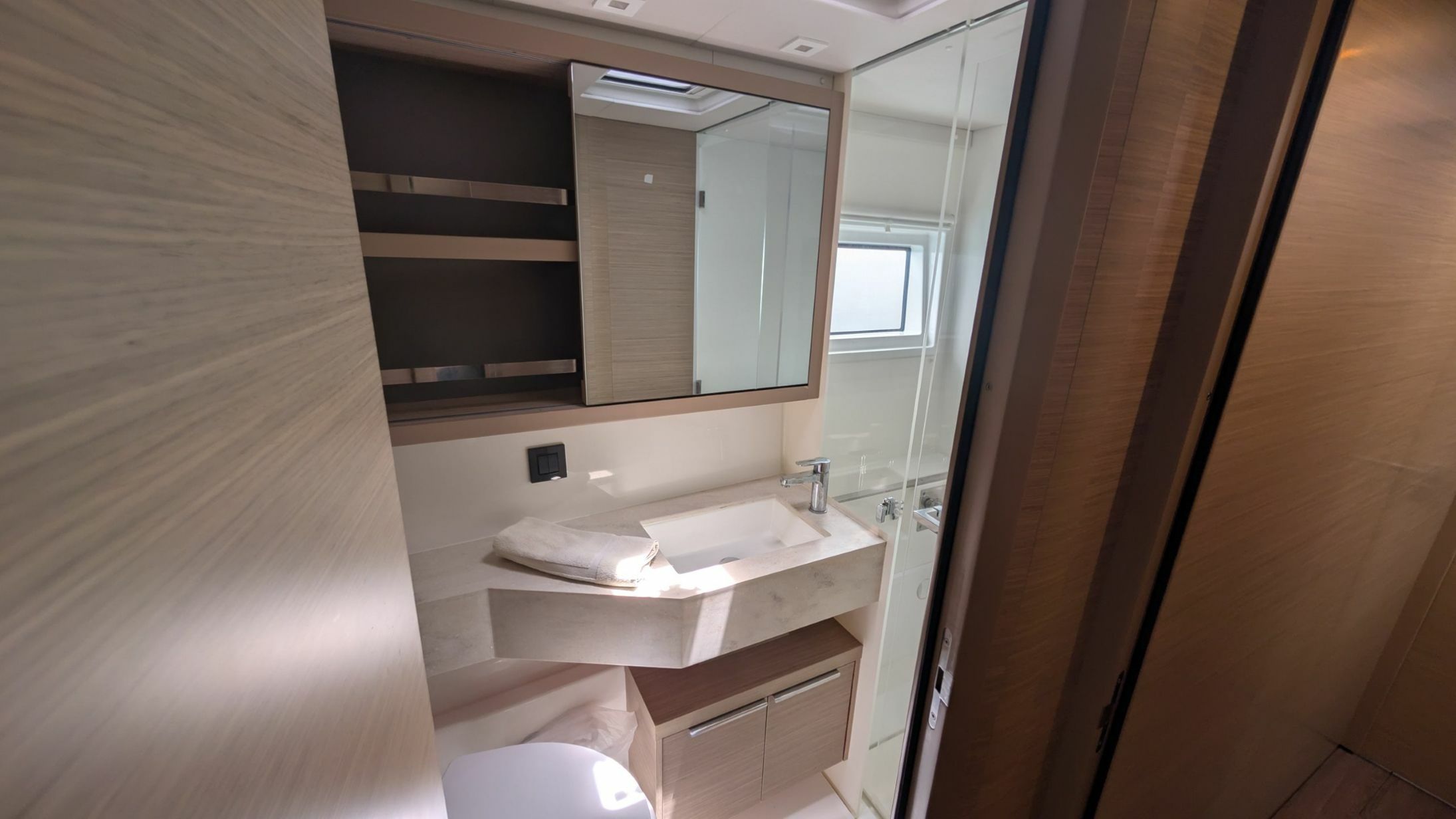 Lagoon 46 | Initials