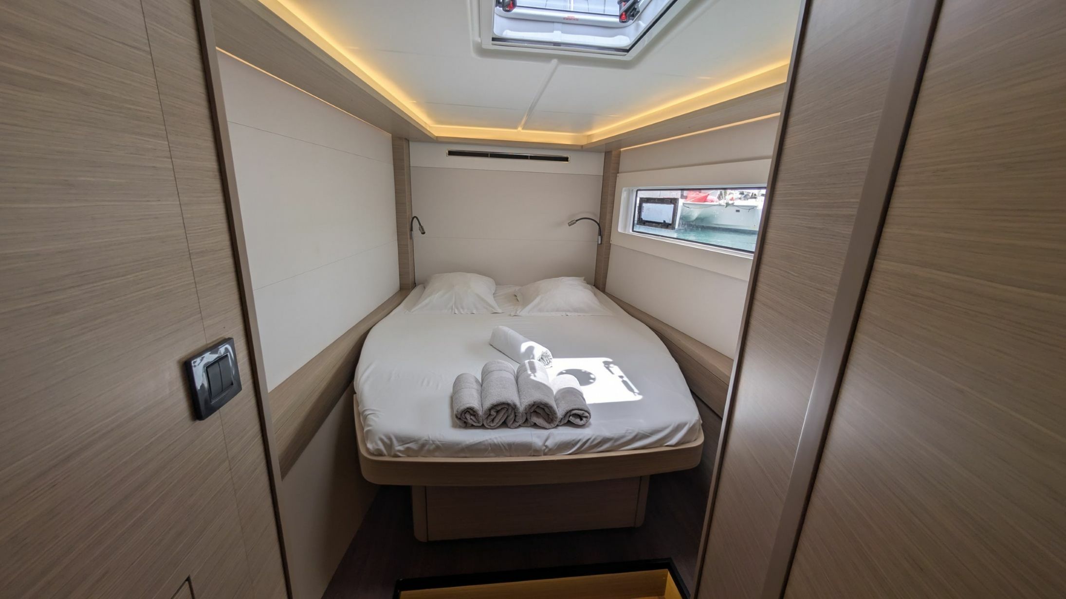 Lagoon 46 | Initials