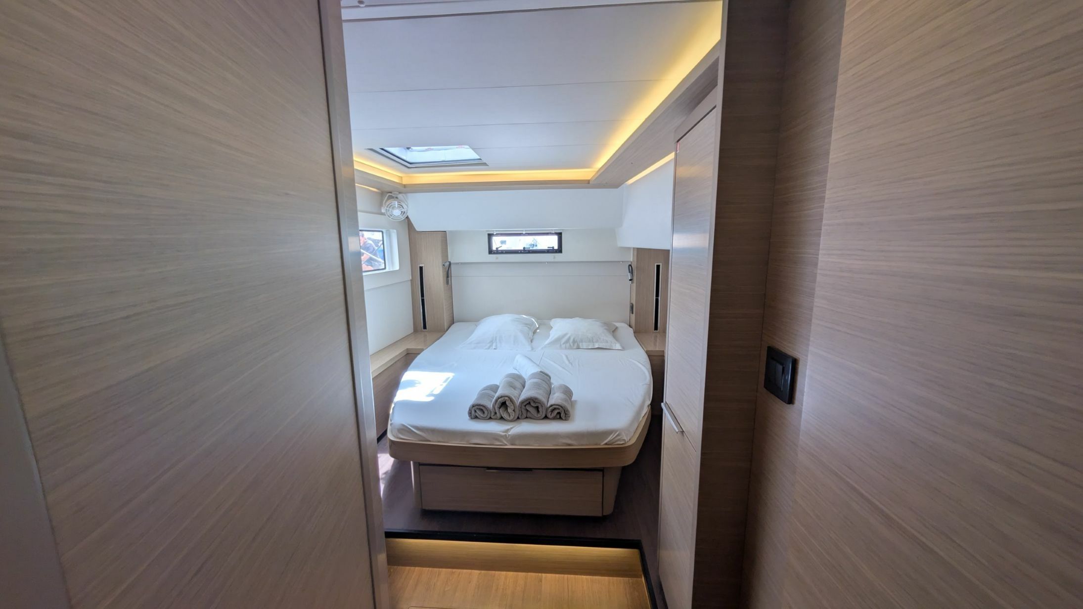 Lagoon 46 | Initials