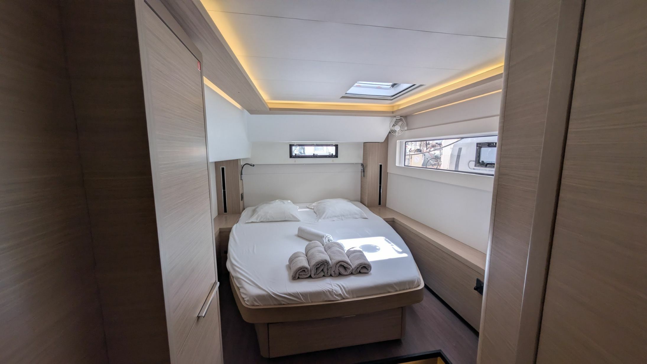 Lagoon 46 | Initials