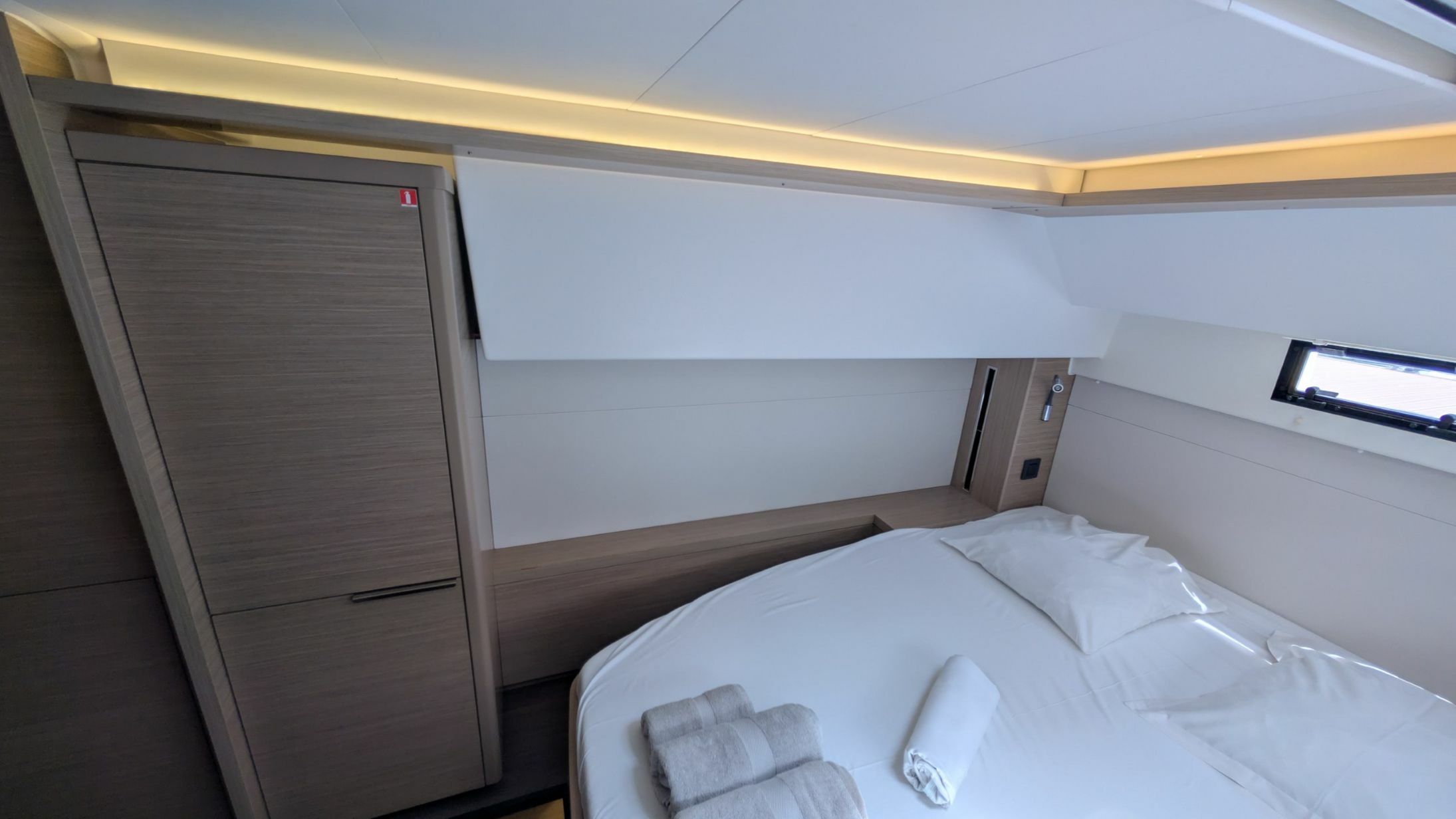 Lagoon 46 | Initials