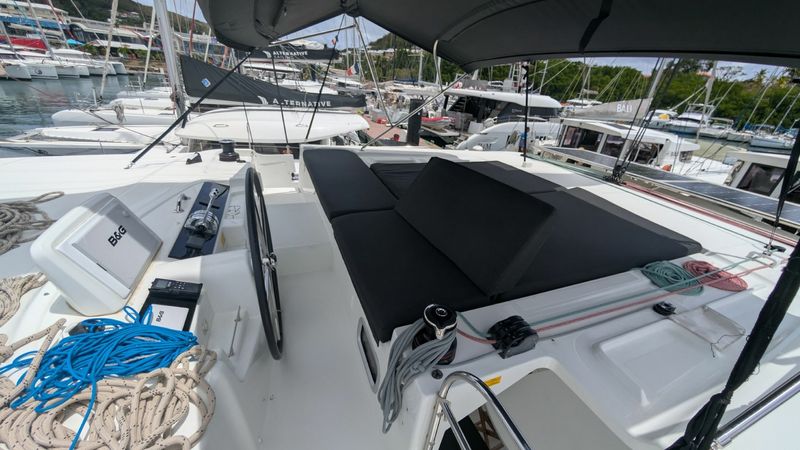 Lagoon 46 | Initials