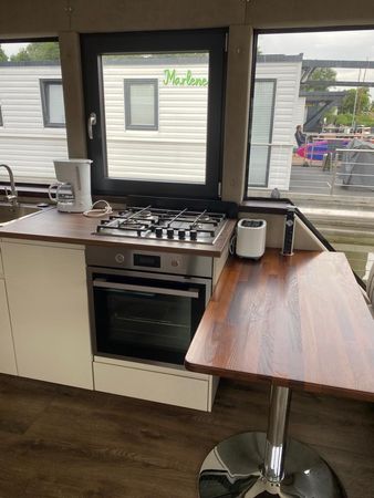 Inter Corpora Demeter 122 | Lubodne