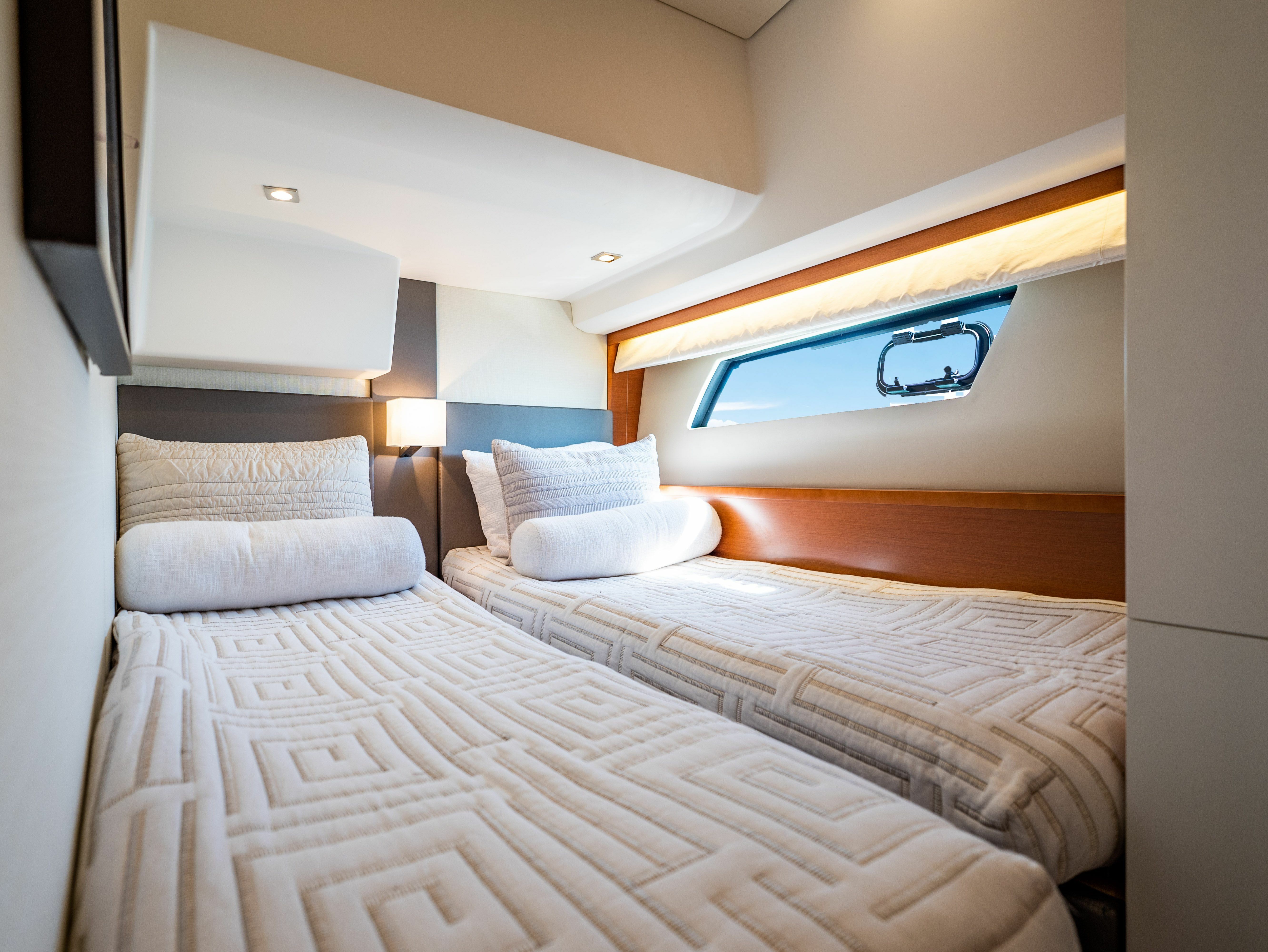 Prestige 500 | Whiskey and waves