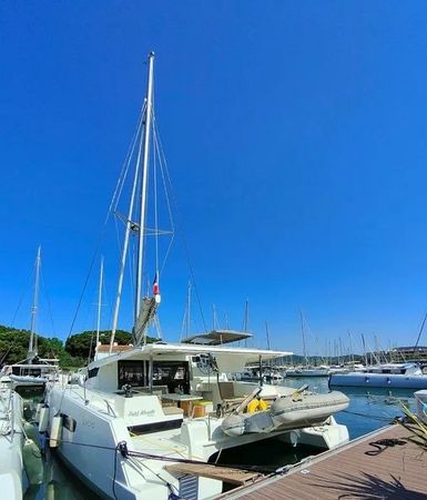 Fountaine Pajot Lucia 40 | Petit Monde