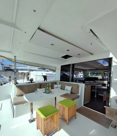 Fountaine Pajot Lucia 40 | Petit Monde