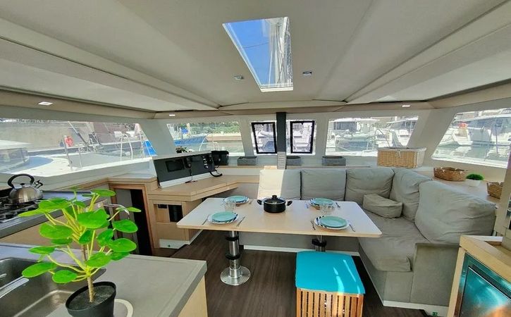 Fountaine Pajot Lucia 40 | Petit Monde