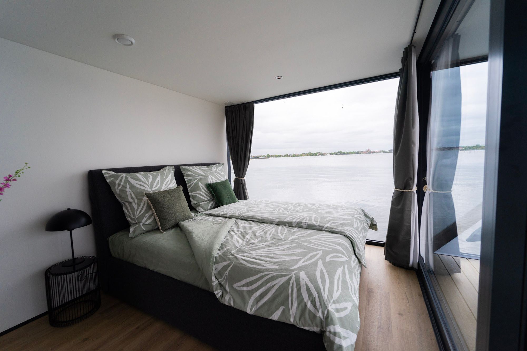 HouseBoatYacht 70 | Merle