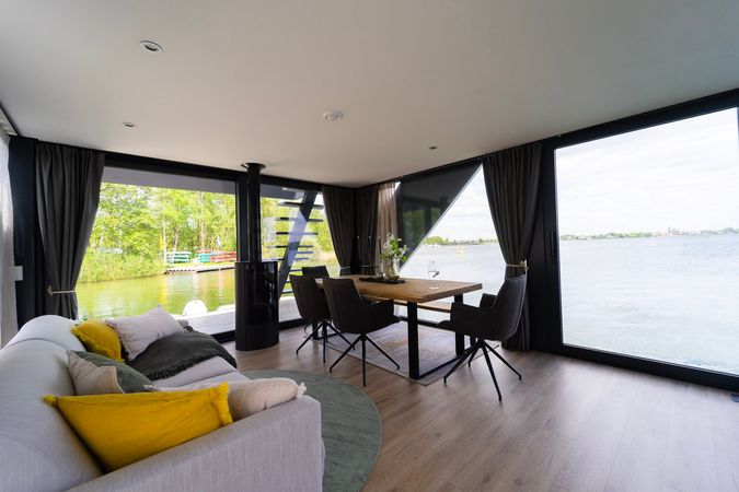 HouseBoatYacht 70 | Merle