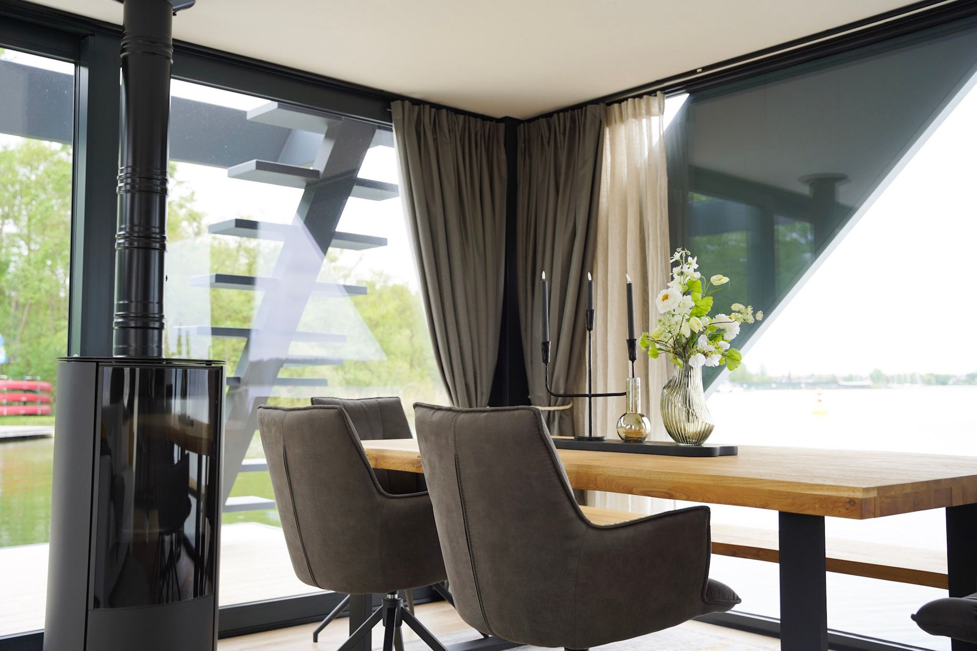 HouseBoatYacht 70 | Merle