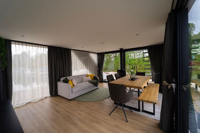 HouseBoatYacht 70 | Merle