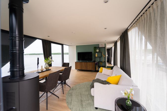 HouseBoatYacht 70 | Merle