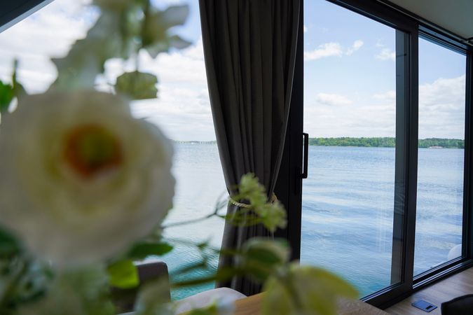 HouseBoatYacht 70 | Merle