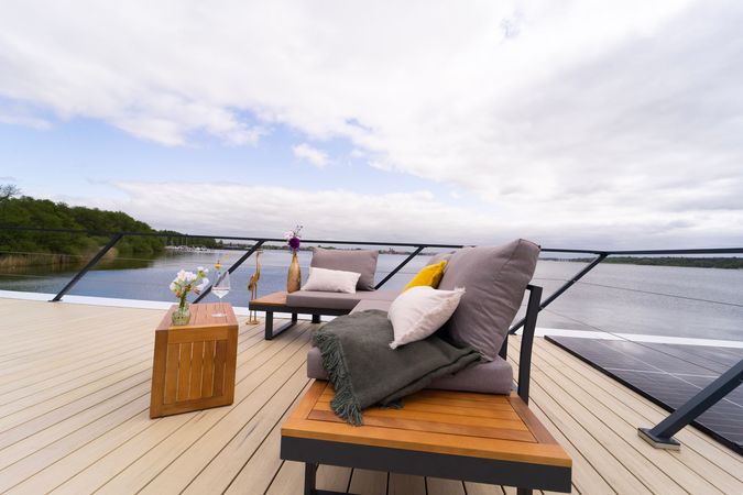 HouseBoatYacht 70 | Merle