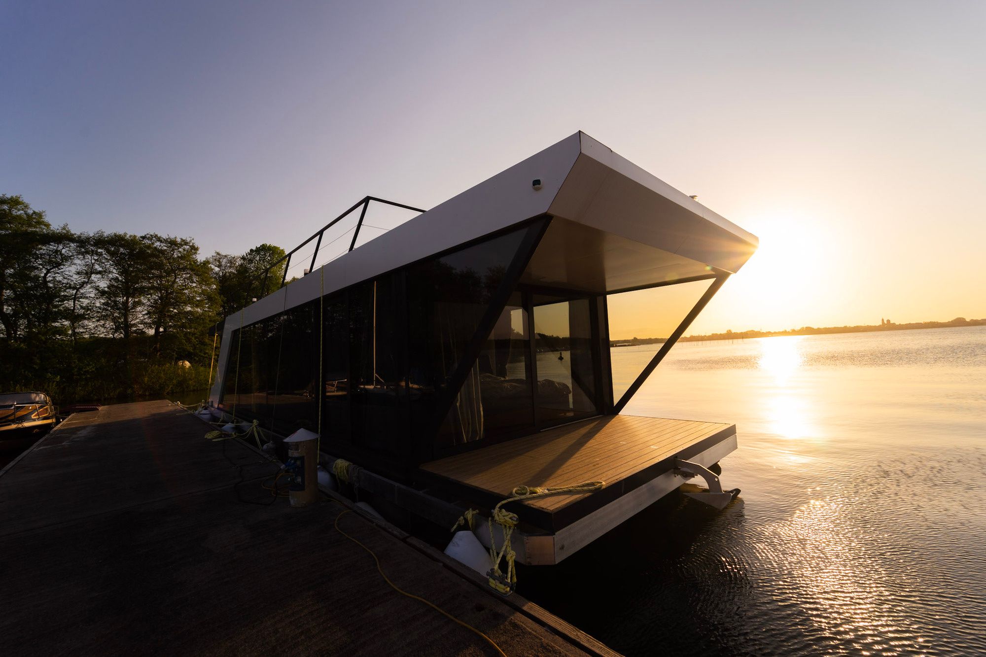 HouseBoatYacht 70 | Merle