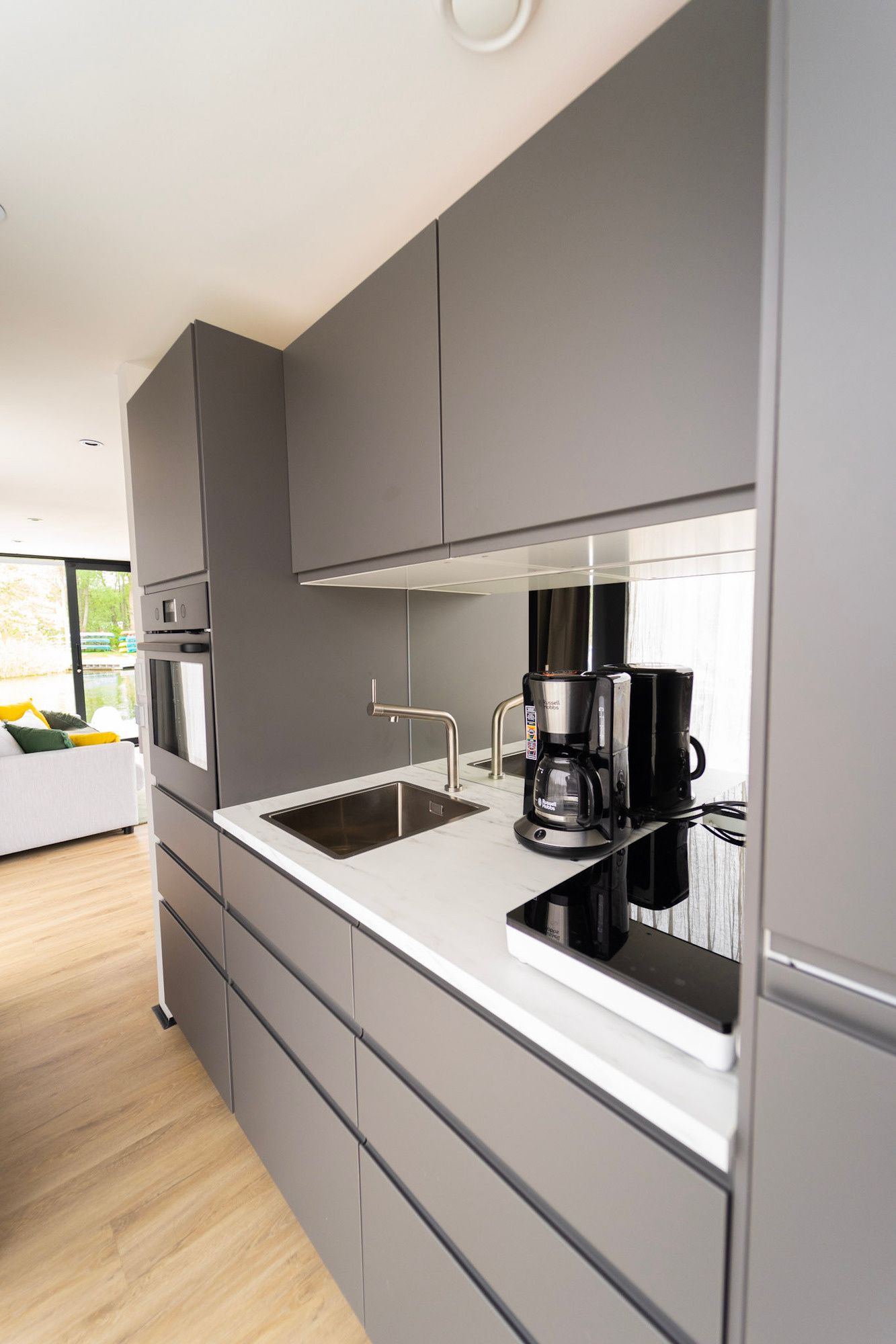 HouseBoatYacht 70 | Merle