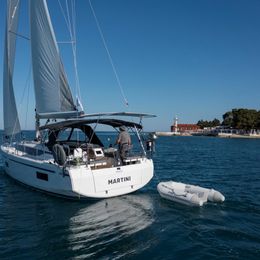 Bavaria C38 | Martini