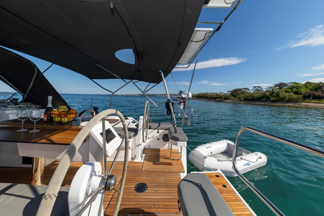 Bavaria C38 | Martini