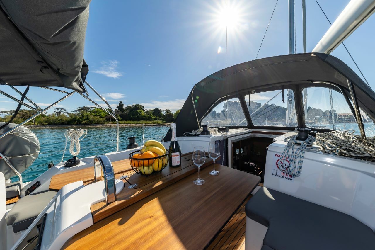 Bavaria C38 | Martini