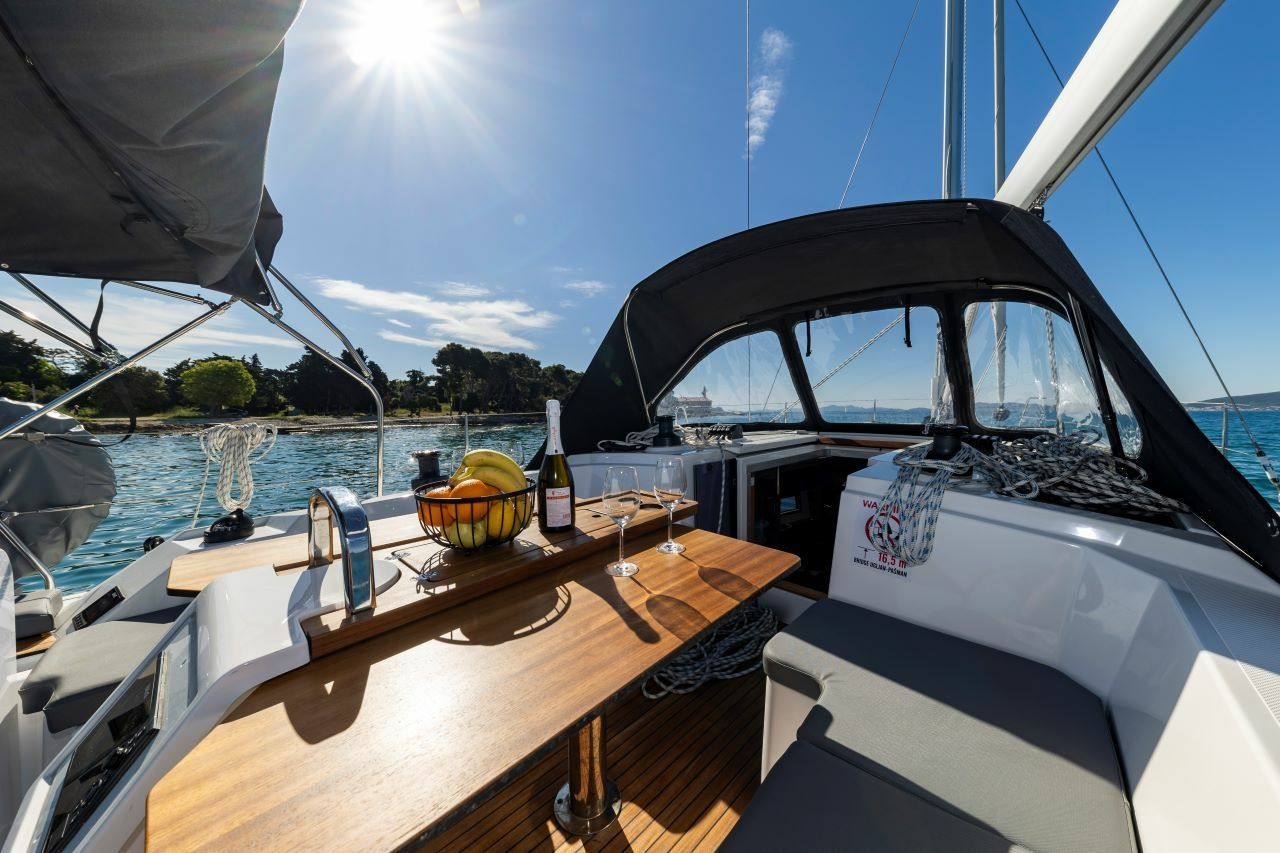 Bavaria C38 | Martini