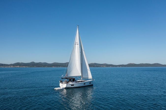 Bavaria C38 | Martini