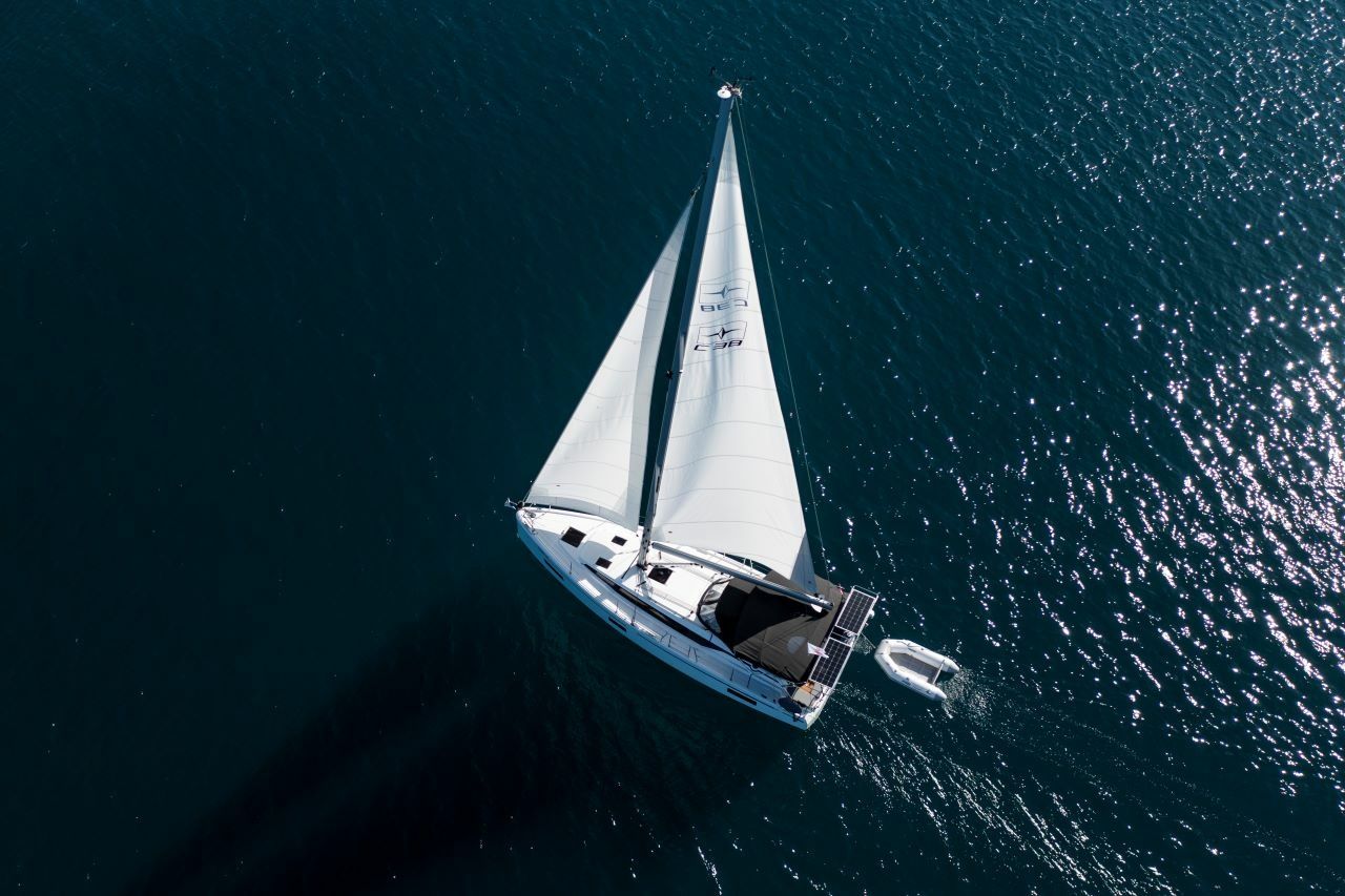 Bavaria C38 | Martini