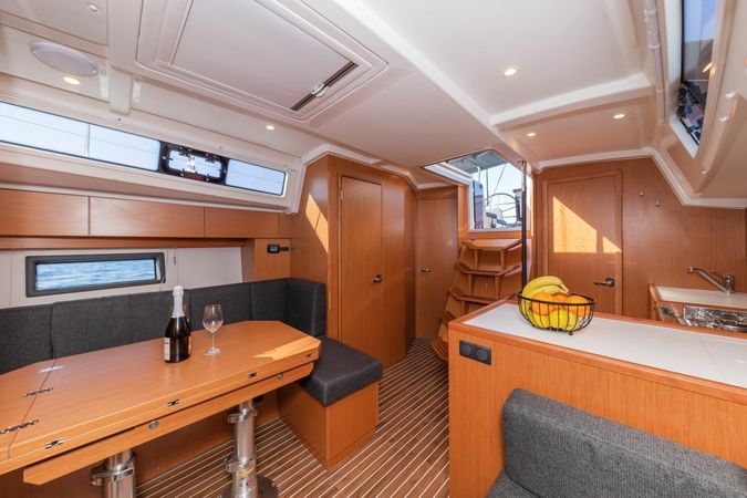 Bavaria C38 | Martini