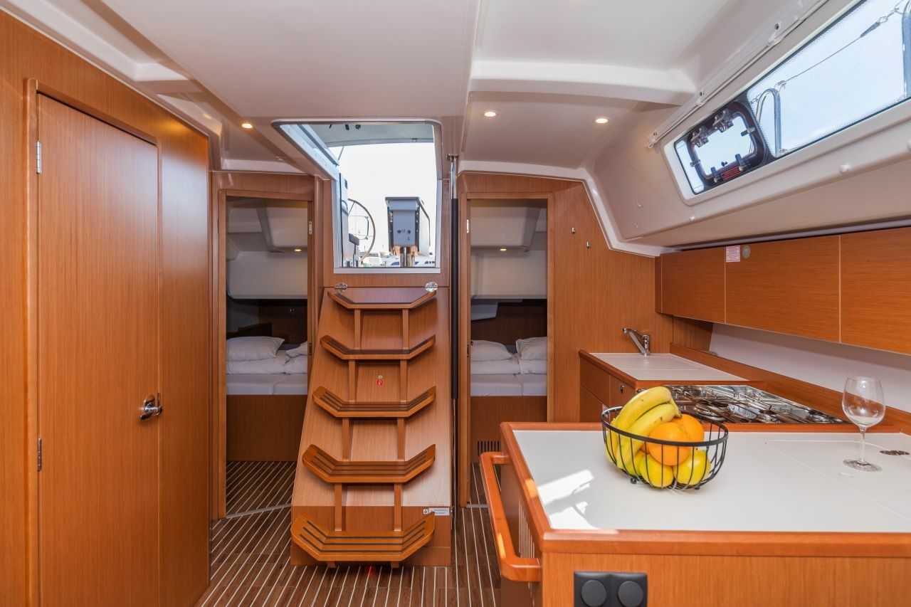 Bavaria C38 | Martini